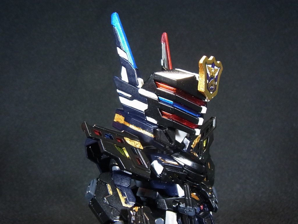 肩や胸のスリット部分は塗装よりシールの方が断然綺麗でしたのでシールを使用しました。