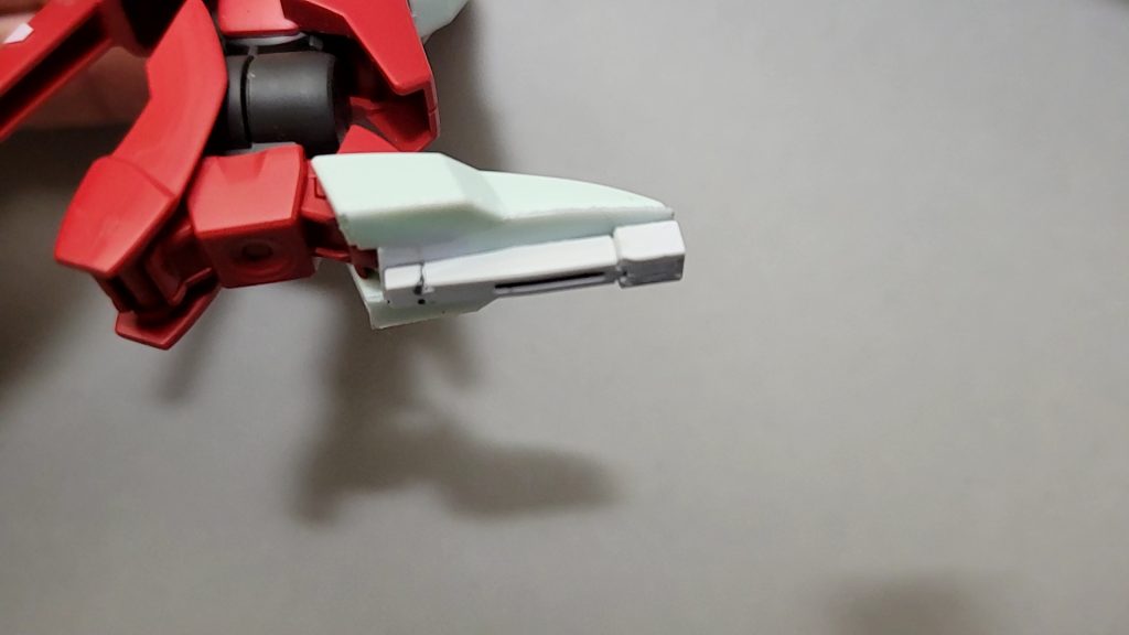 足の裏をプラバンで塞ぎビームサーベルを接着