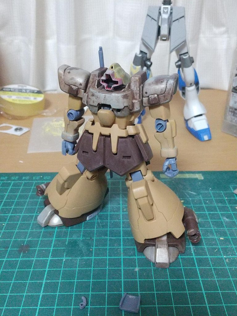 十数年前に改造を試みて放置されていた残骸を、我が家のロストマウンテンから採掘しました。塗装も改造も気に入らなかったので、全て落として作り直しました。