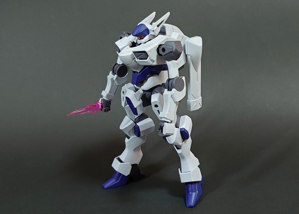 最後は再現を断念した別作品の機体っぽくビームナイフ一本で暴れる真っ白な機体…いつの日か再現リベンジしたいですね。