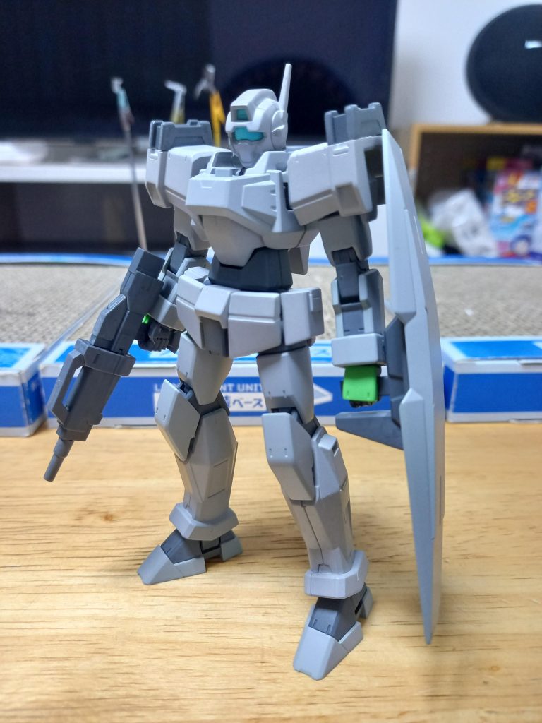 キット自体には特に手を加えていません…サフをした時にジムカスタムカラーを思いつきました❗