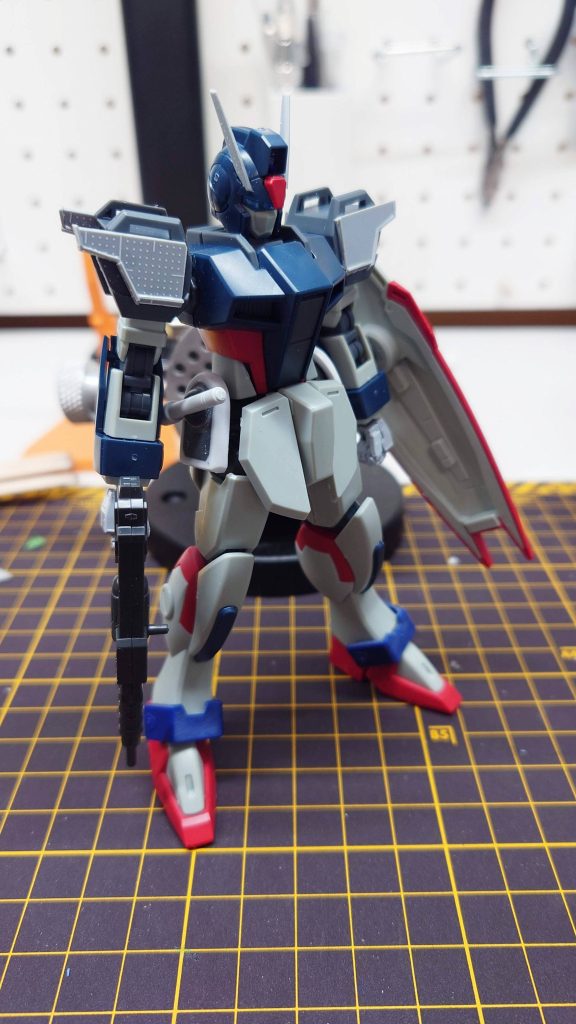 一番見た目の違う肩から取り掛かりました('ω')アンテナを複製して使おうと思ったら折れたのと複製うまくいかなかったのでプラ板使って自作しました( ´∀` )