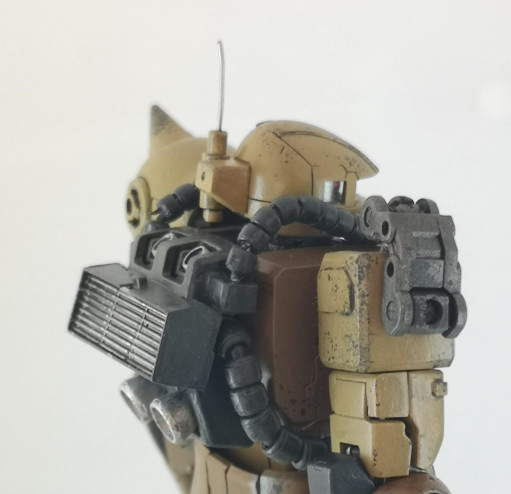 頭部の動力パイプの取り回しを変更してバックパックへ接続、冷却性能を向上させる為に大型のラジエーターも追加通信性能向上の為、頭部後方へロッドアンテナを装備右肩部シールドを除去し、ウェポンラックとして使用