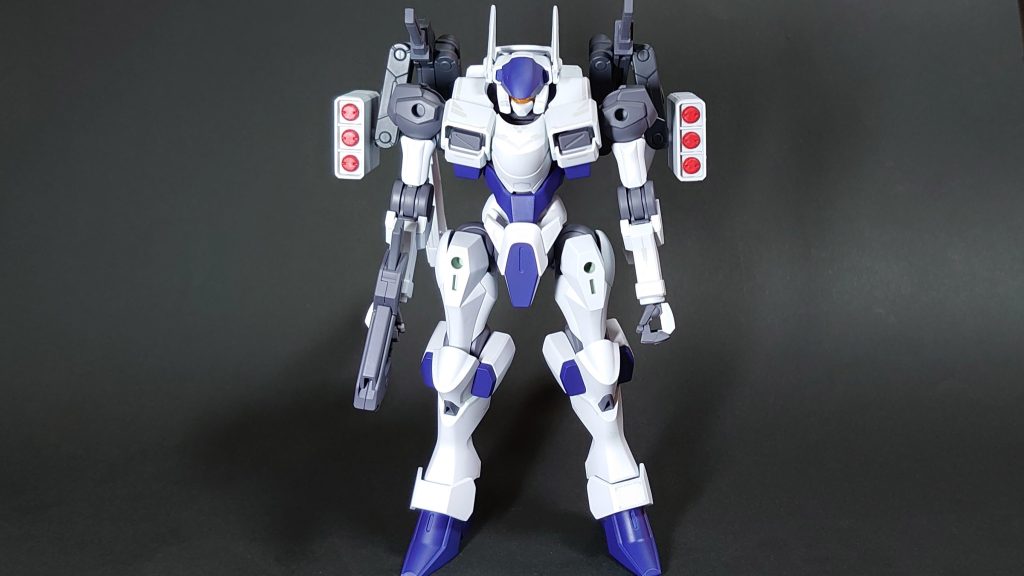 発売以降多くの方がオリジナル仕様のザウォートを製作されてますが、私もあれこれ思案しつつ何とか完成にこぎ着けました。(水星コンには間に合わず…)カラーは当初計画していたプランの名残で白にしたので、そこから機体名をヴァイス(白)としました。