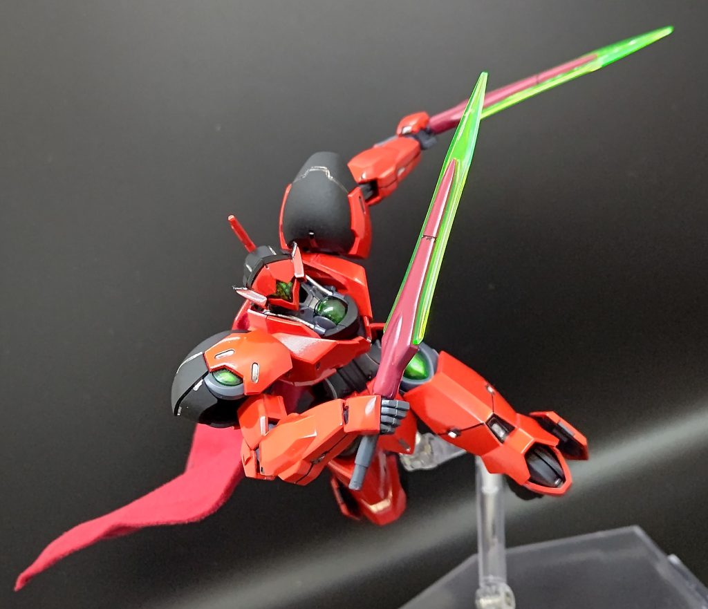 マントはフィギュアライズスタンダードのデュークモンの物を使用、縁にワイヤーを入れて動きが付けられるようにしています。