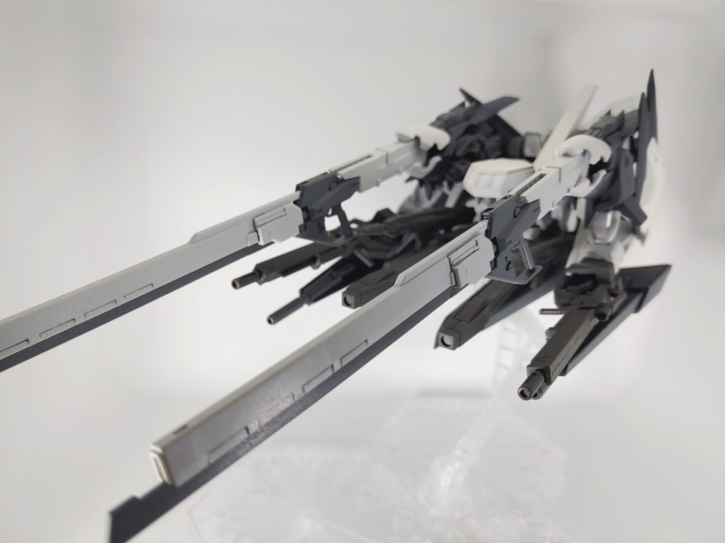 そして合体する支援飛行ユニット。ギャプランTR-5 ［フライルー］とガンダム・フラウロスを軸に作っていて、実は完全変形で本体にくっついていきます。それでは合体シーケンスへ！