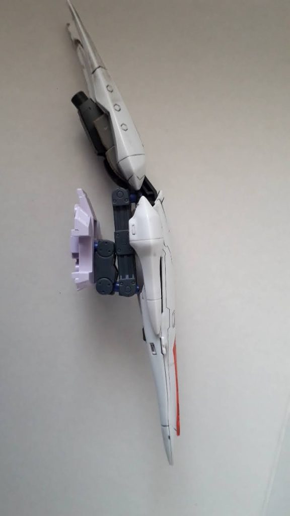 ハシュマルの頭部はコトブキヤのジョイントでバックパックの武器をマウントしていたところに取り付けていて、稼働するようにしています