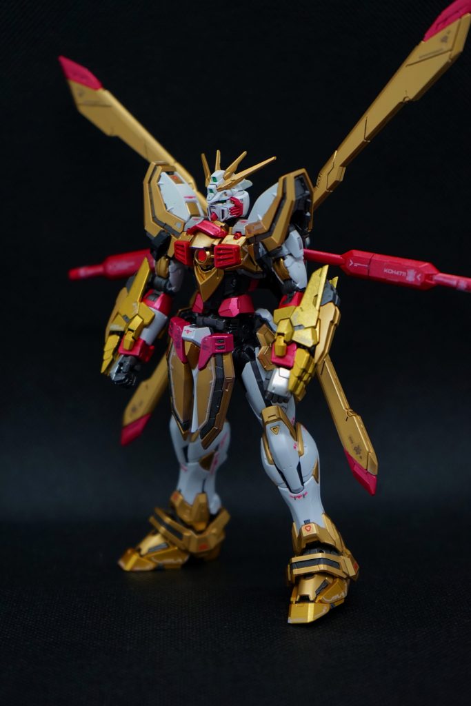 日輪なし 各部展開ショット。胸部中央には、メタリックシールを貼ったあと、レジン液を硬化させて光沢を出しています。