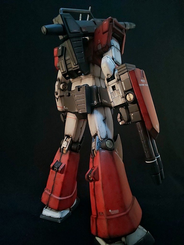 試作型二連ビームライフルはドミナンスとは出力や発射機構が異なる改修型。肩部の240mmキャノンはそのまま。戦況に応じてあらゆる弾頭を使用した。