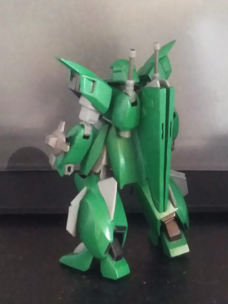 ほぼ1/144位の「オモチャ的な何か?」(30年前なので名前も知らん)にプラ板やらパテやらで工作途中で埋没してました。