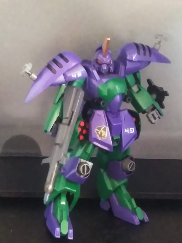 この子は『妄想機体のメッメゾーラ』試作MSの『ゴッゾーラ』『メッメドーザ』の特徴を足してみた機体です。本来なら2機創ればですが、デザインが余りにもかけ離れすぎていて、自分の技量と根性(モチベが続かない)では再現は無理と判断しました。