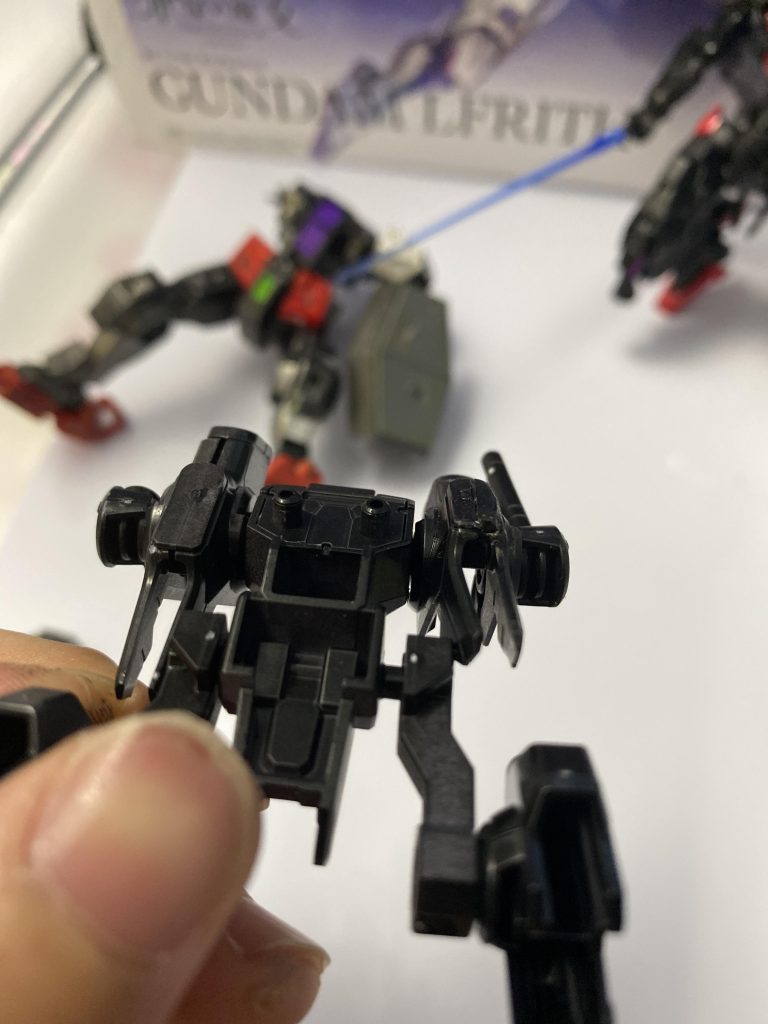 バックパックの部分ここのはめ込みが上手くハマらなかったのでプラ板1.5mmつかって付けました！その時の写真撮り忘れてしまった……