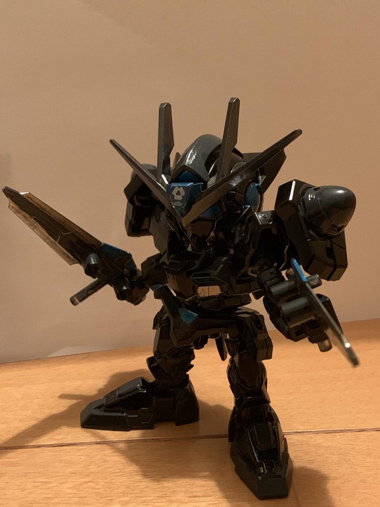 少し塗り分けが大変でした。いろいろとはみ出た塗料がありましたが自分にとってとても良い作品に仕上がりました。実はこの角は参号機ノ三番機のパーツの一部です。