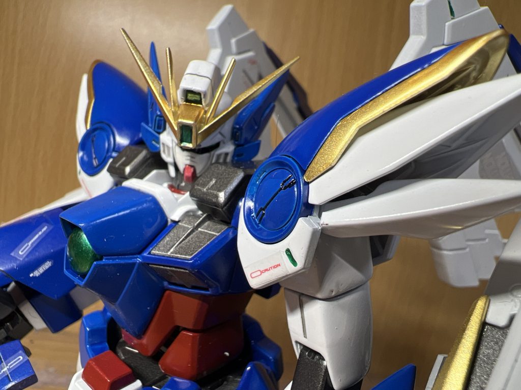 イケメンやわ〜ほぼ水性塗料で全塗装金だけガンマカのイエローゴールド目はシール所々の緑はガンマカのルミナスメタグリーン