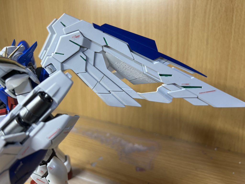 羽も緑色を入れてみたサイコフレーム風笑