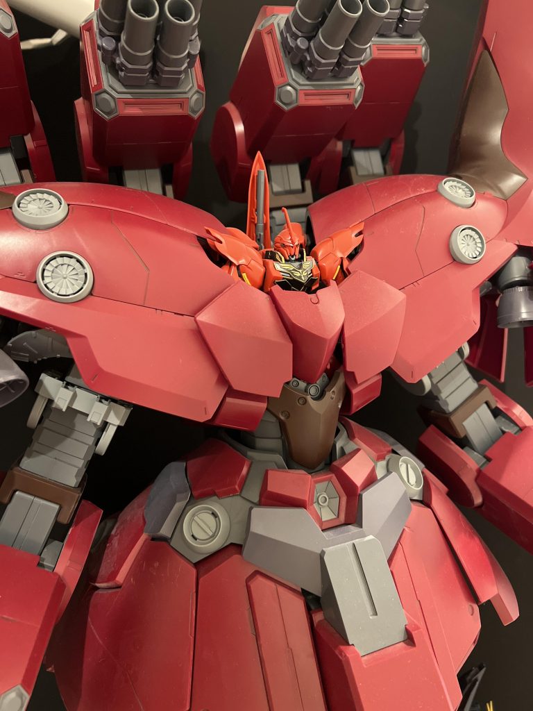 シナンジュもエングレービング部分をゴールドで塗装しました。