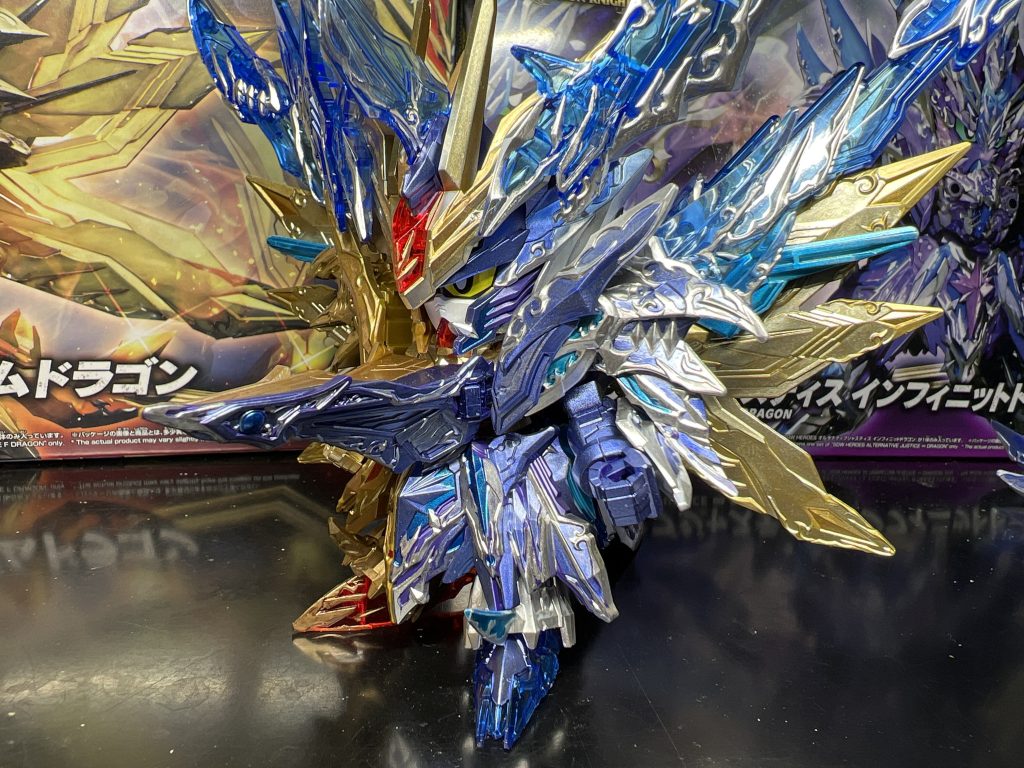 ジャスティス側ガンマカのメタバイオレット、シャインシルバー、コスモメタブルーで筆塗り