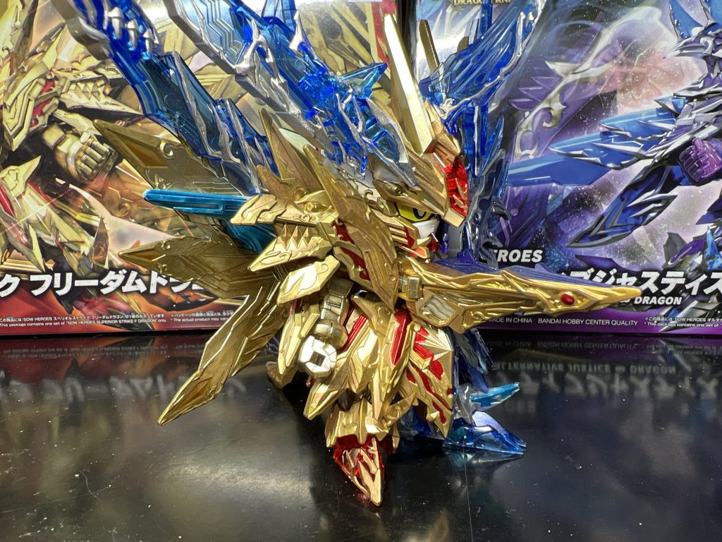 ストフリ側金ピカはガンマカのホワイトゴールド、Mr.メタリックのブルーゴールドとレッドゴールドで筆塗り赤はガンマカのロイヤルメタレッドで筆塗り