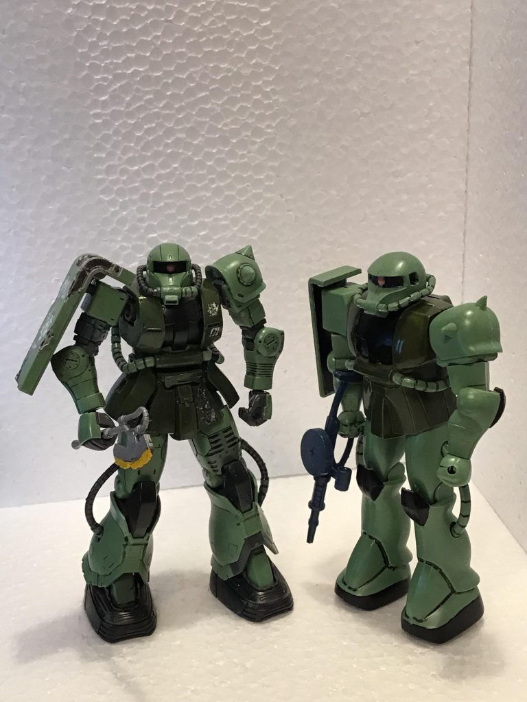 旧キット量産型ザクと2ショット