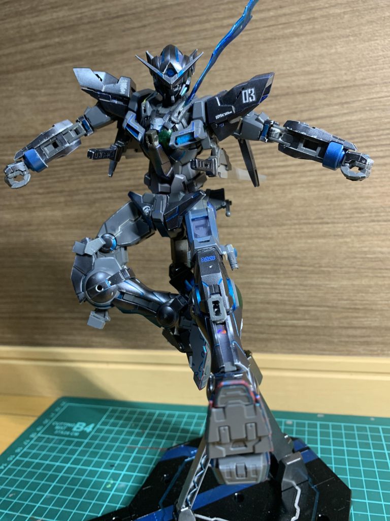 高い可動域で柔軟性で何故かライダーキックが再現可能。