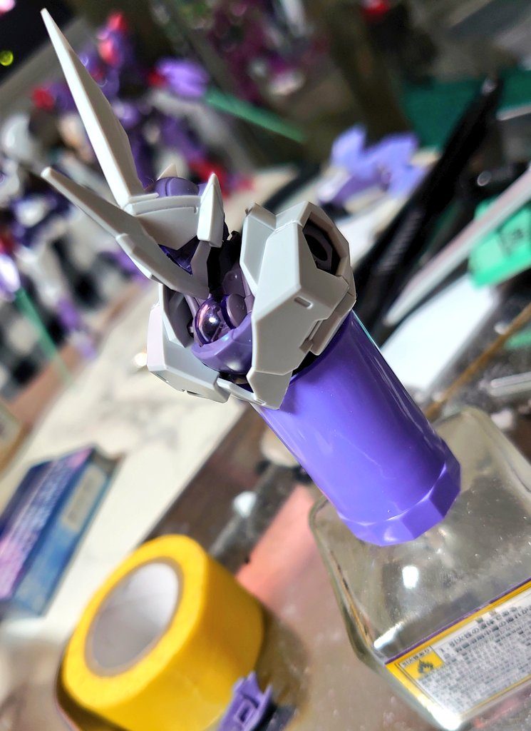 不慮の事故から始まった頭部改造は後頭部のブレードアンテナを前面に移植してミカエリスの騎士感を増しました。