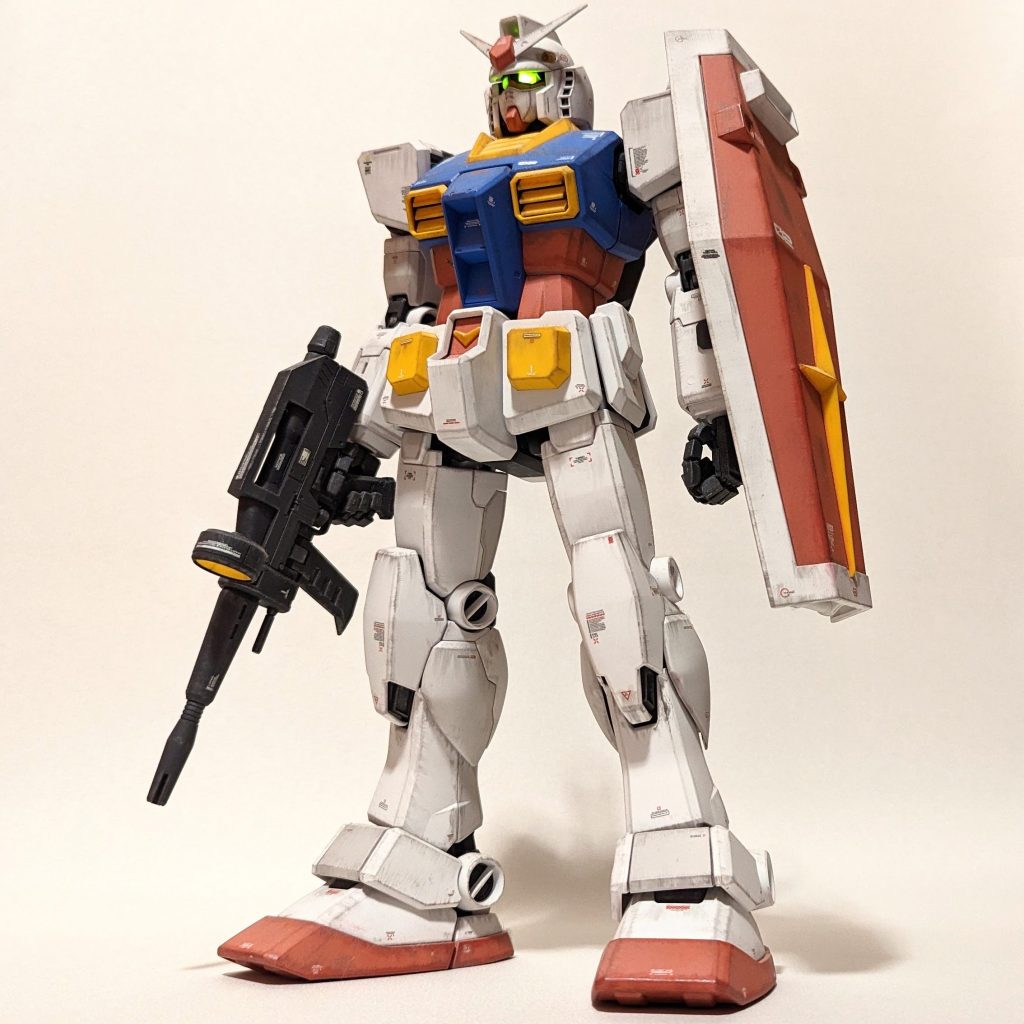 PG 1/60 RX-78-2 ガンダム 前面③メインカメラ点灯。
