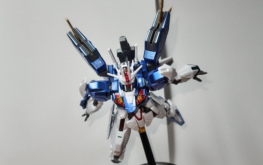 飛行ポーズ。初起動時のルブリスウルに突撃するシーンで心奪われました。