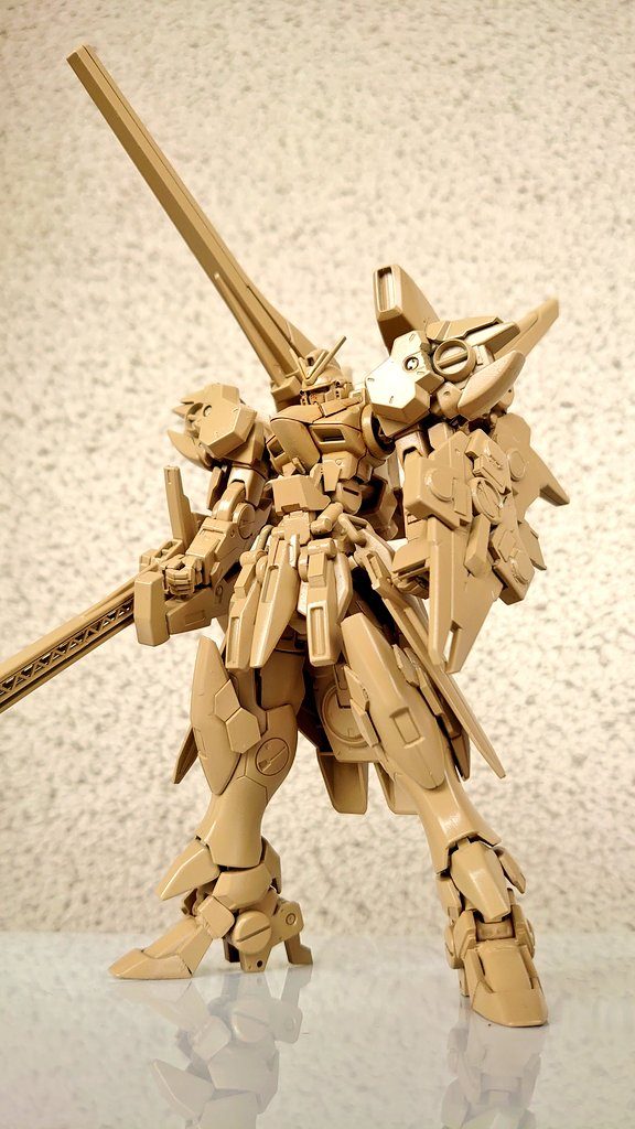 アーティファクトの特徴的な足は似せないと『それっぽく』はならないと感じ、似せる努力をしました。