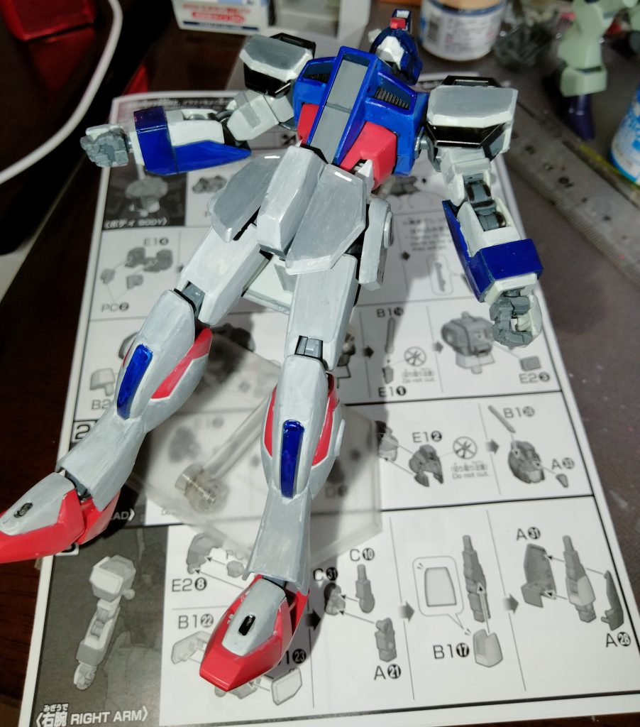 途中経過赤い部分やその他はガンダムカラーで塗装しました。