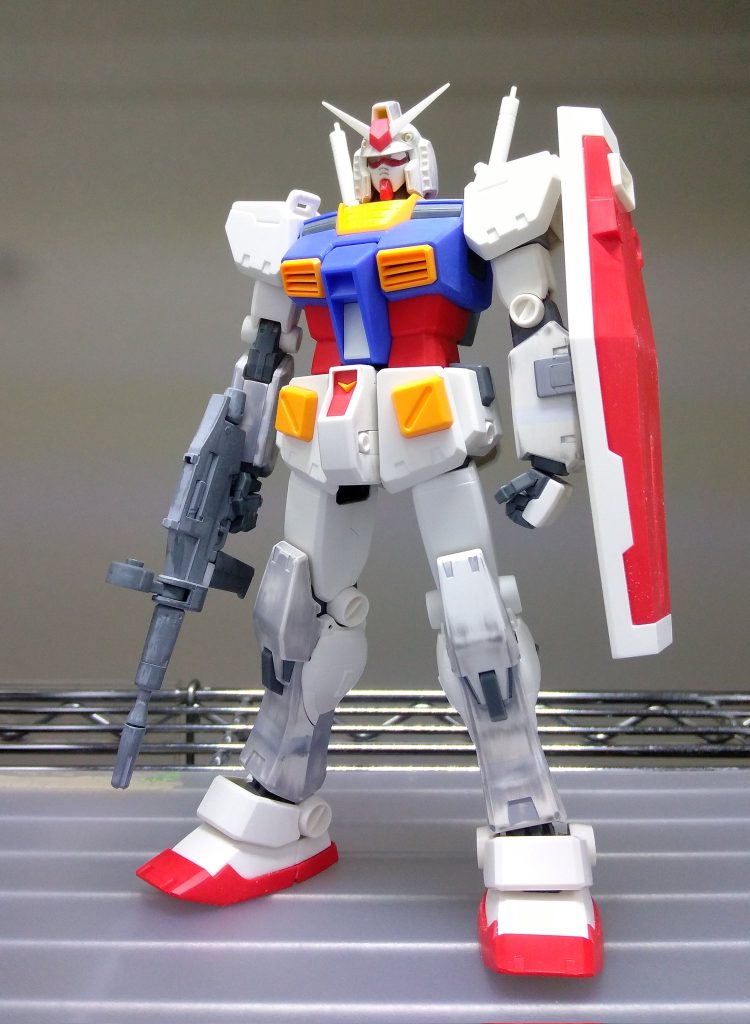 サフ前の状態です。顔を好みでGP-01のものと交換しています。腕とスネで4mm延長、これだけでキットのズングリ感が緩和されました。