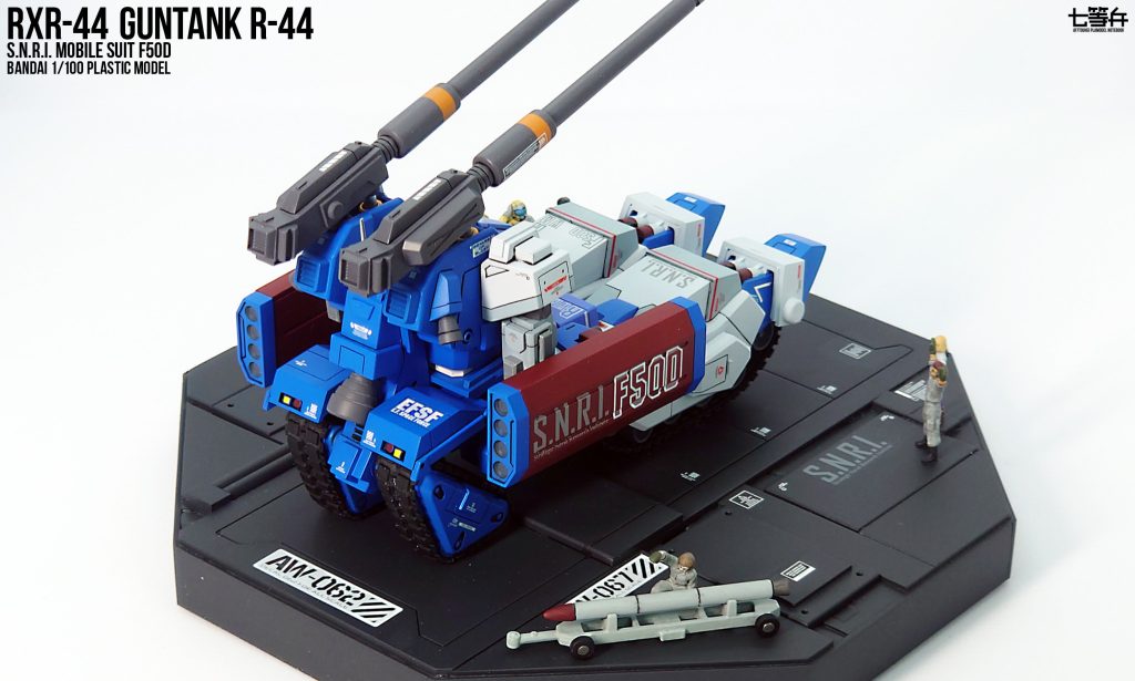 変形は腹部を差替えにしてバランスを取れる様にしました。