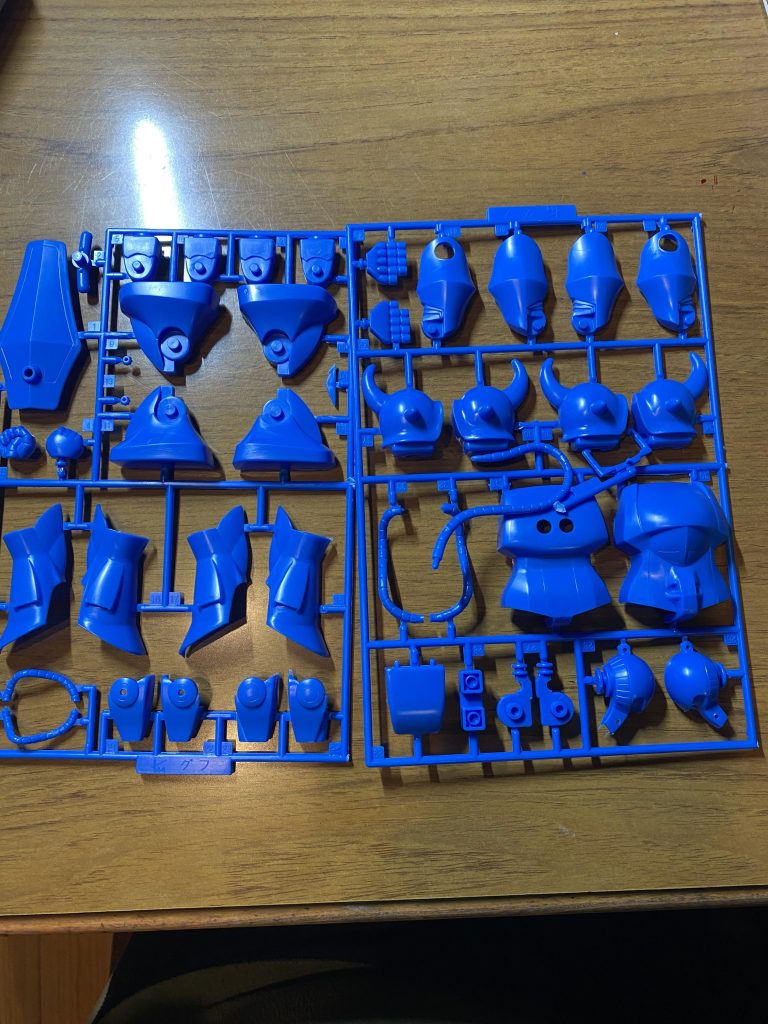 ランナー2枚のシンプル構造。