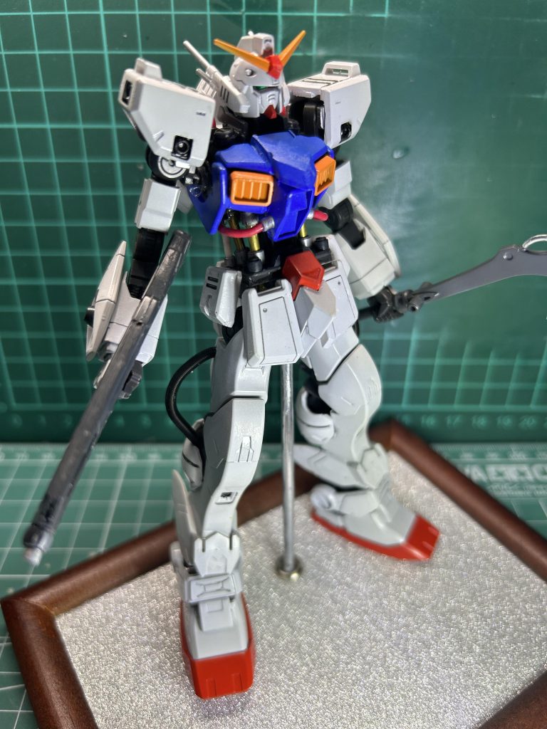 斜め横ショット。胴体の真鍮シリンダー？やケーブル装着が今回やってみたい事でした。個人的には満足っす。