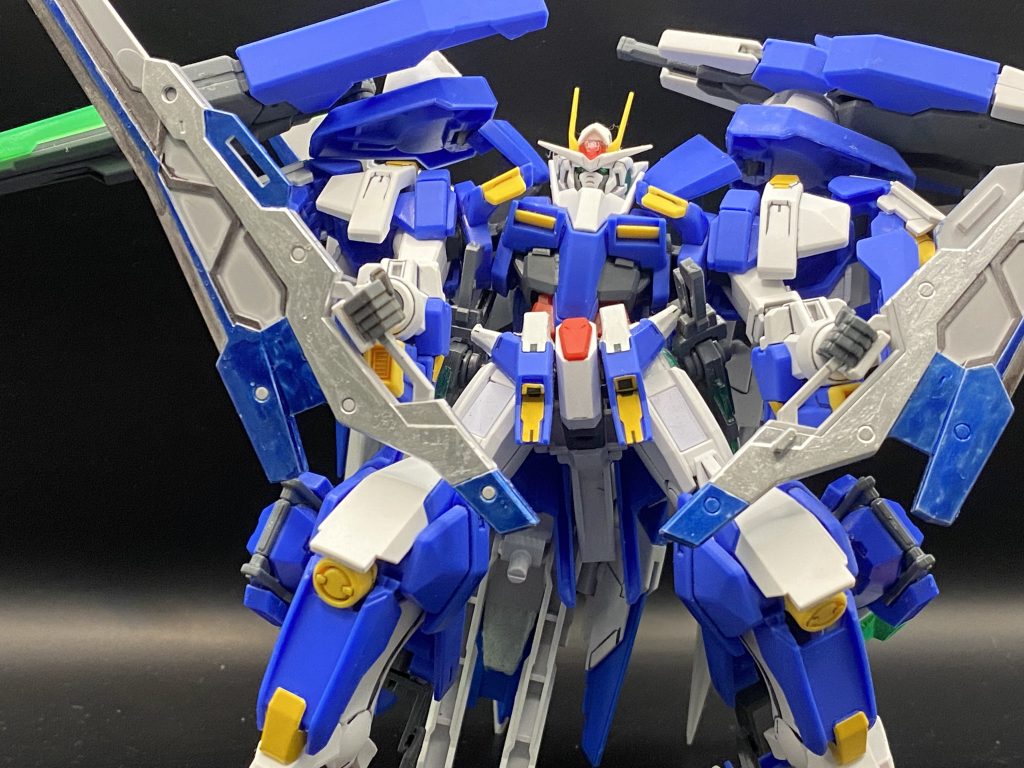 GNバスターソードⅢを両手に構えて合体して大剣にもできるし分離して双剣にもできるっていうのはかっこよすぎますね。