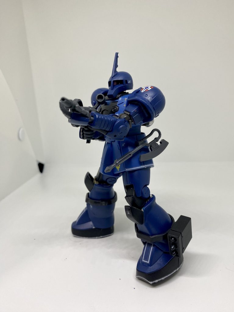 ヒートホークは収縮状態の物をサイドスカートに取り付ける事が出来ます