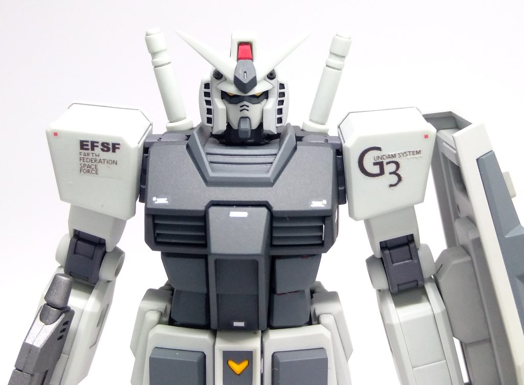 両肩には20年くらい前に自作したデカールを配置。EGは作りやすいし塗りやすいし、お財布にやさしいのでイイですね。