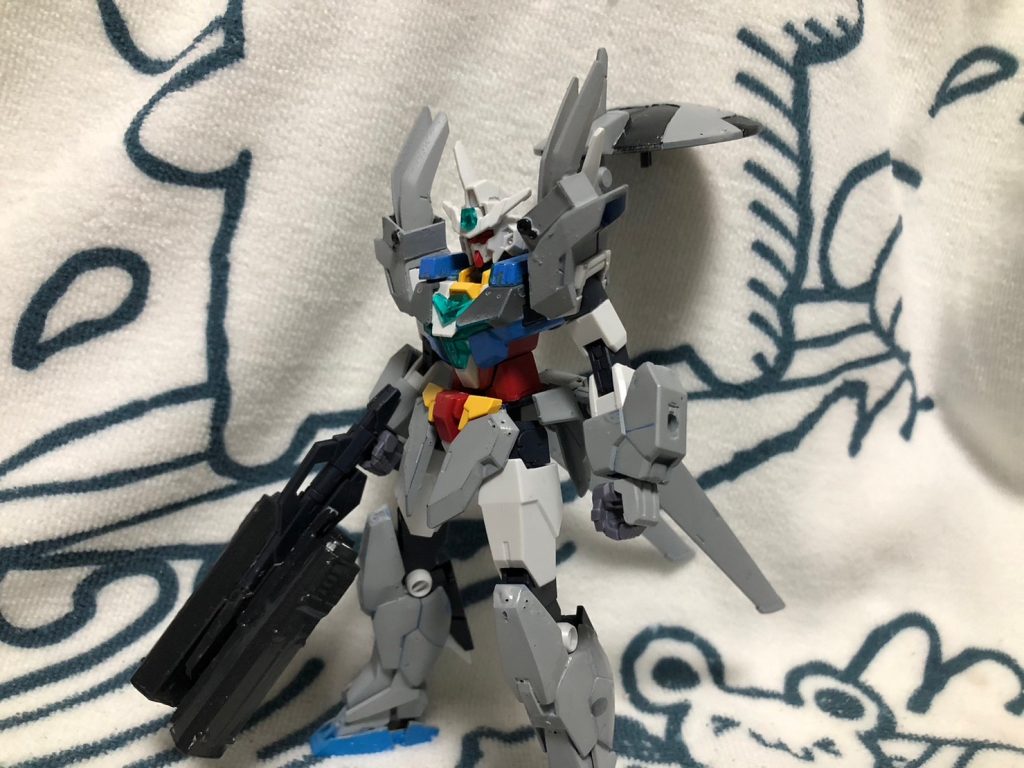 武器が重いくらいでそこまでバランスには影響ないです。足や腕はコア90スタンダードから取っており、部分的な制作になります。