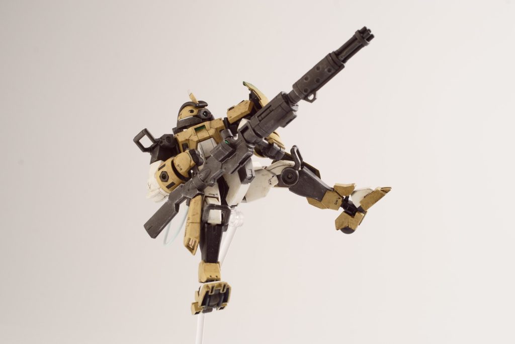 説明書にもあるポージング。劇中でも一瞬こんなかんじで出てきますよね。