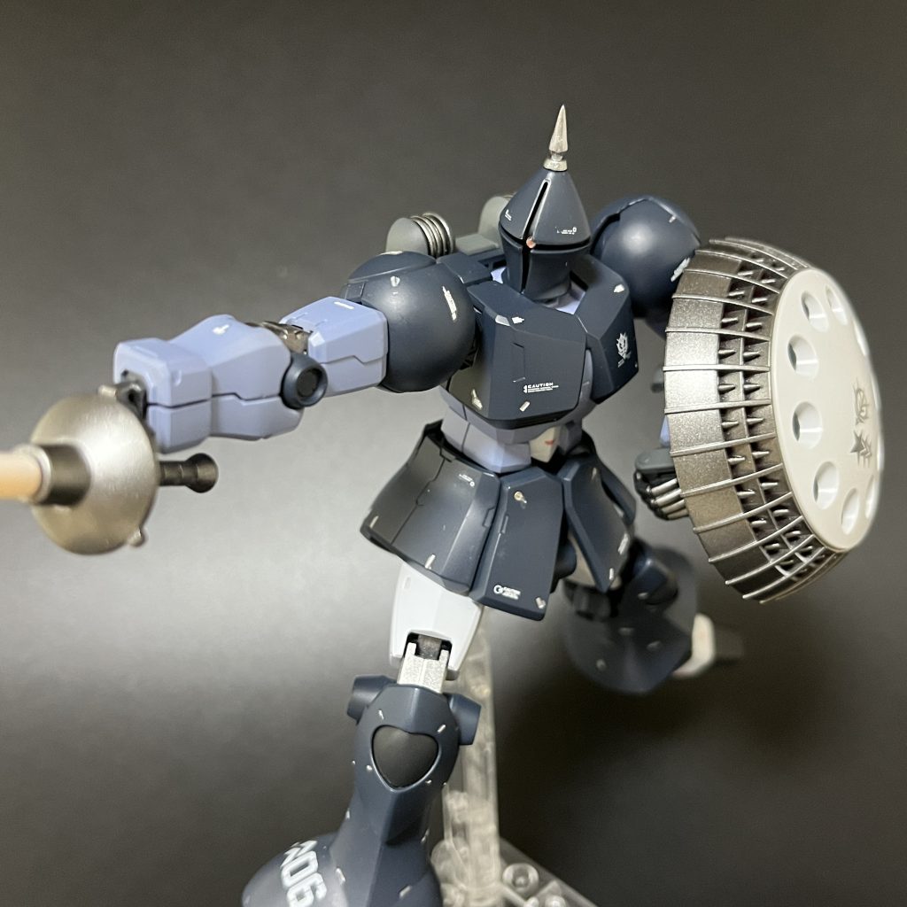 えいやっ！とポージング。西洋甲冑モチーフだけにキマりますね〜^^