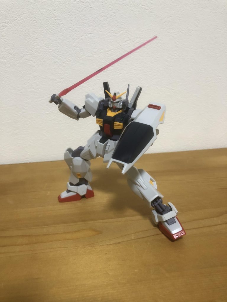 Mk-Ⅱって特徴の薄い機体という印象がありましたが、こうして見ると意外と個性的ですね。バルカンポッドやビームサーベルのマウントの仕方は独特な感じがします。