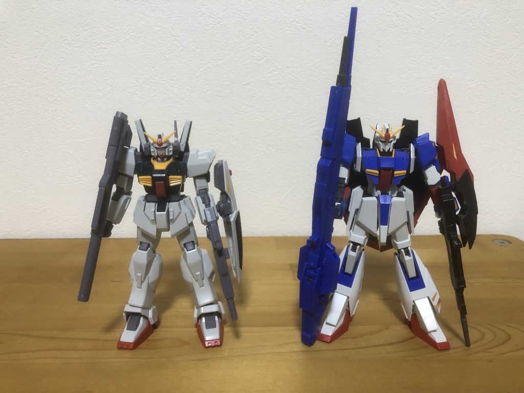 Ζガンダムと一緒に。こうして見るとかなり対照的なイメージですよね。個人的に主役機の乗り換えはこんな風にがらっとイメージ変わる方が好みです。