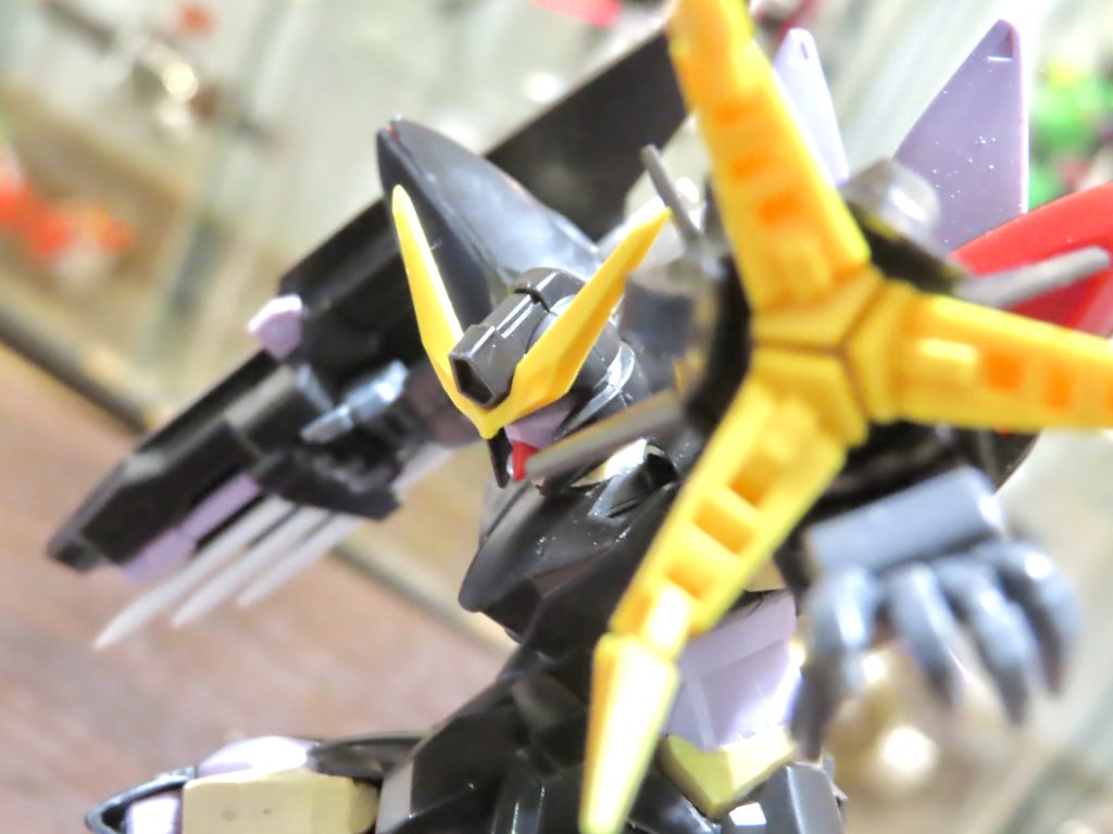 グレイプニールの爪は接続部にエポパテを詰めて固定しました。