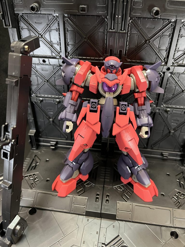 ガンプラ値段高騰期なので、ちょっと定価より高くなってましたが、カッコよさに負けて買いました。どのガンプラも、最低定価で買えるようになって欲しいです。あとビルドシリーズの再販待ってます。