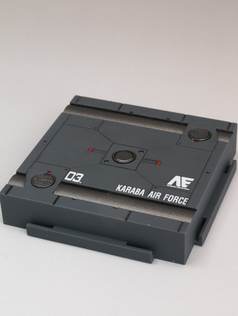 ベースの一部と追加ディテールを塗装し、スミ入れ、水転写式デカールやレッドポイント（と言ってもただの赤いホイルシール）を貼り、ツヤ消しトップコートしています。要するに簡単フィニッシュです。