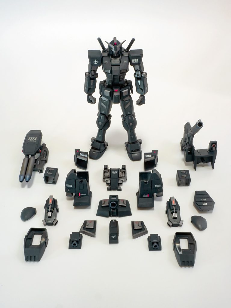 装甲はすべて着脱可能ガンダム本体側で外したり差し替える部分は、バックパックのビームサーベルラックくらいで、すべての装甲をそのまま上から着ることができます。一部ネオジム磁石を活用してます。