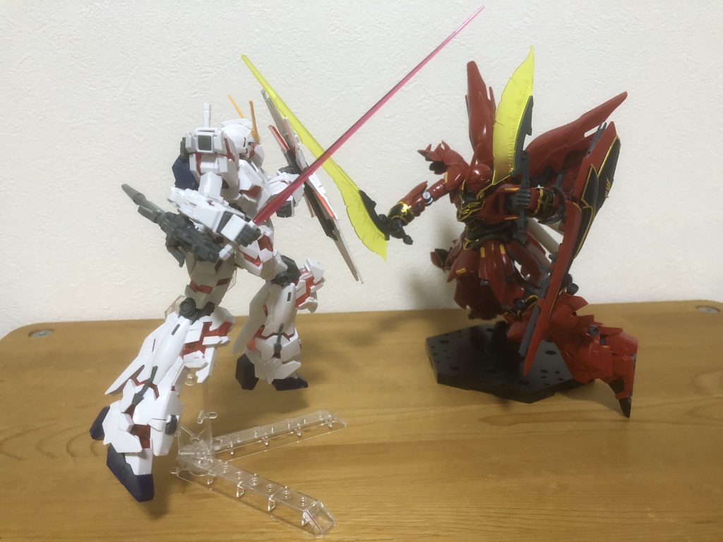 色々な形状で持たせられるビームアックスは楽しい武器です。