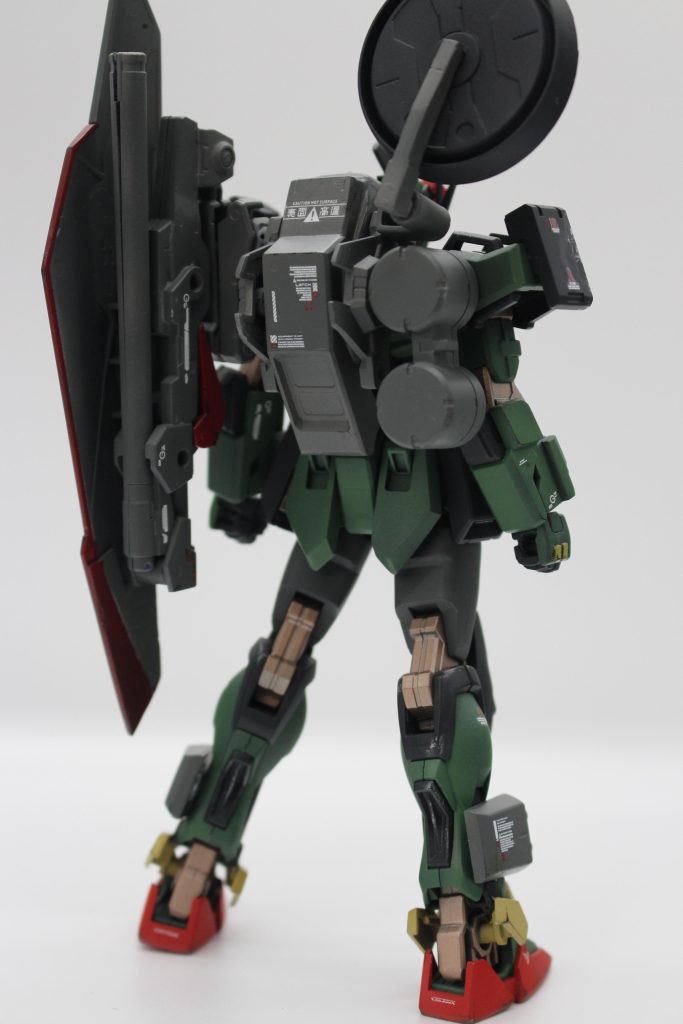 CEの世界では物語後半になるにつれてエネルギー無限みたいな機体が多くなっていたので対応策として予備エネルギータンクをつけてみました