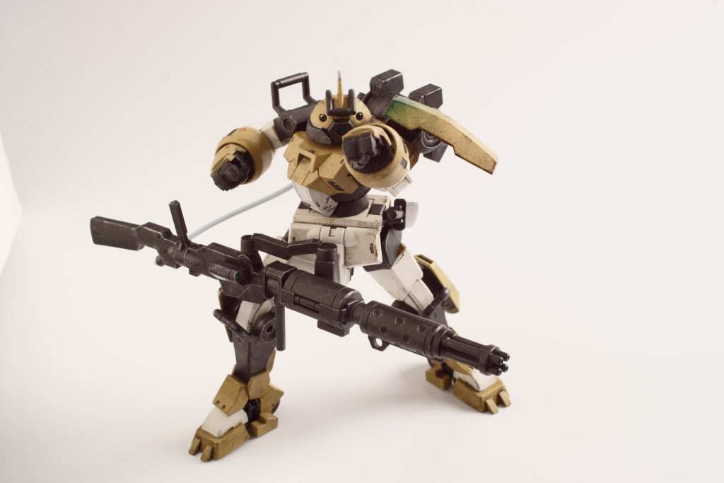 可動域が良くできているため、こんなパンチポーズも可能です。総合的に大変よく出来たキットでした。