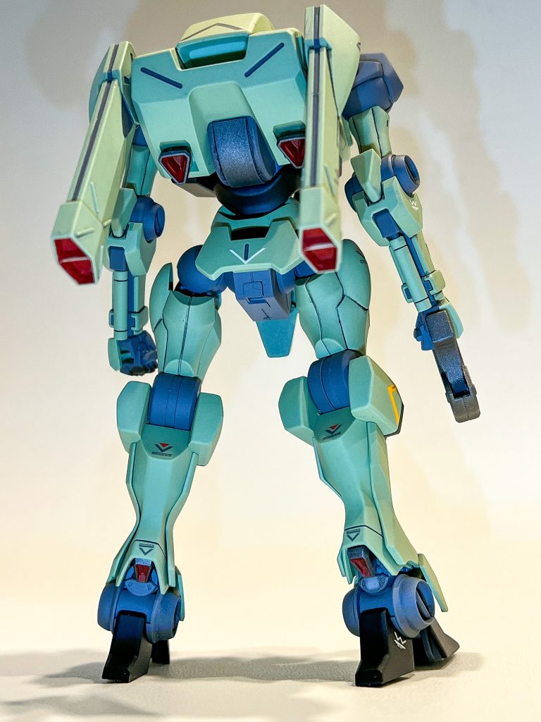 合わせ目消し、肉抜き埋めして、面だし、スジボリにプラ板でディテールアップ。塗装。C面に多重装甲ぽい彫りいれてみたりしました。柔らかくて彫りにくかったです。