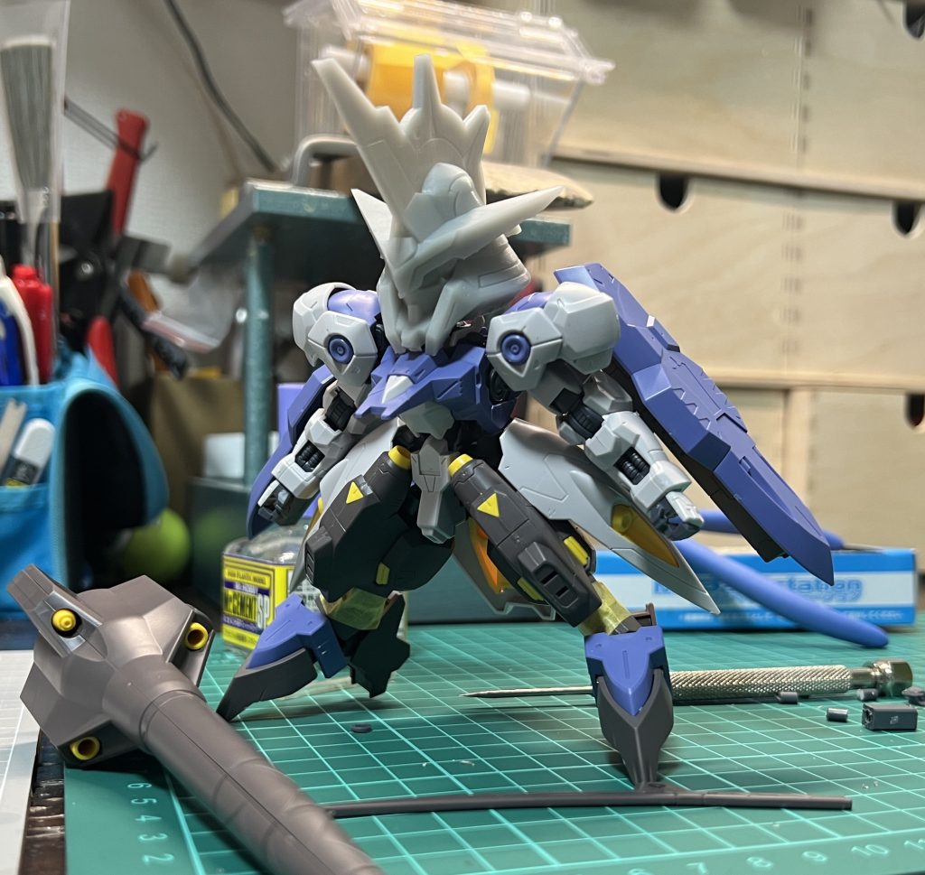 とうぶの出力はバエルと同時でしたのでサクッとHGを短縮しますいつも通り腹・二の腕・前腕・スネ・太腿取っ払いですこの時点でスネの装甲がスカートに干渉していてフロントスカートが接続できていません、今回の改修点はスカート周りになりそうです。